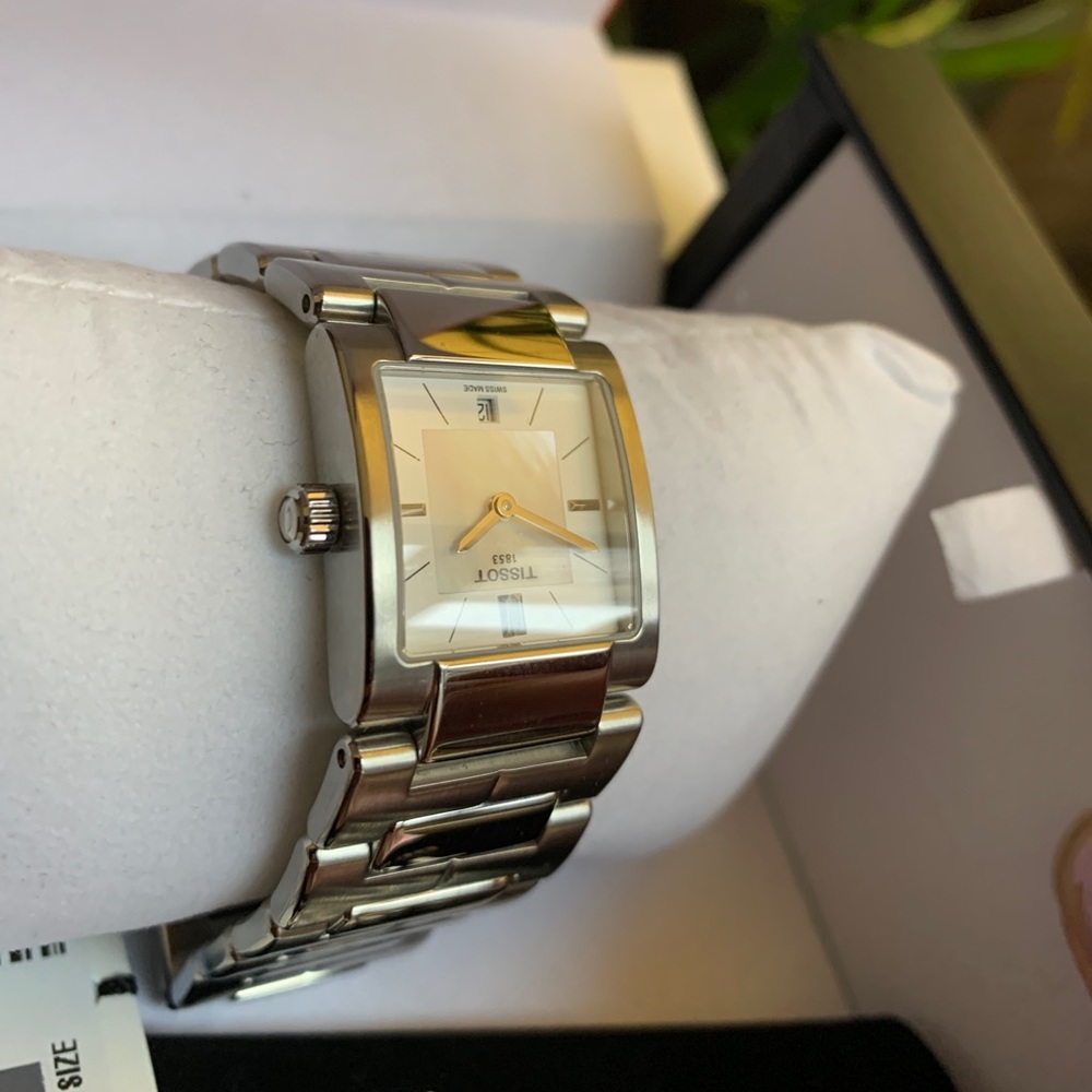 Authentic TISSOT T02 31mm stainless steel mother of Pearl watch - Picture 10 of 11